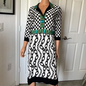 LIKE NEW “CLIPS” DRESS. Sz 12 (Italian 48). White/black/green Made in Italy. EC